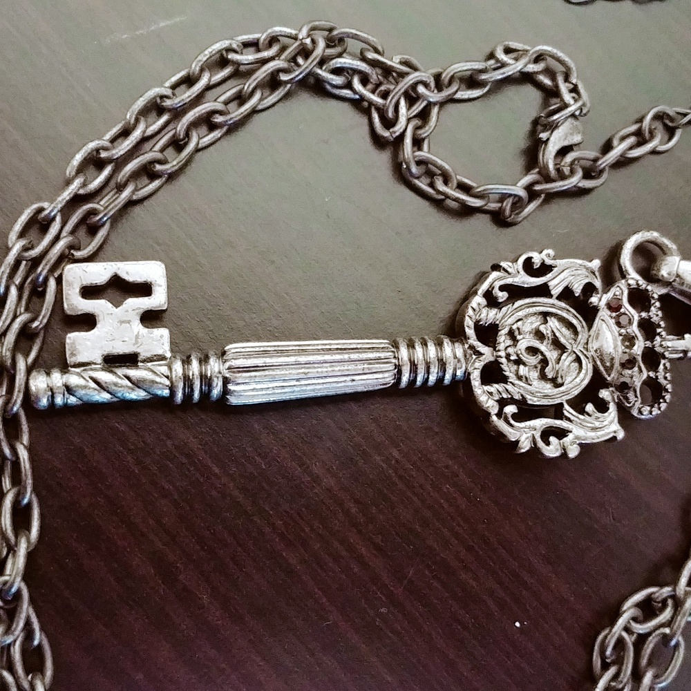 Skeleton Key Necklace - Picture 2 of 4